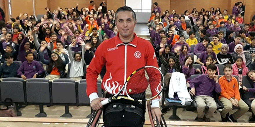 Kortların efendisi gönülleri fethetti