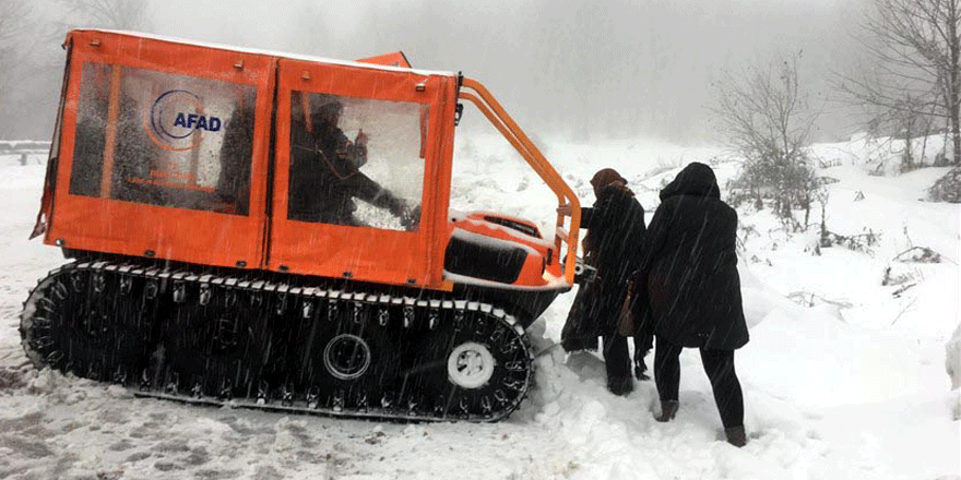 Yolda kalan otobüsler çekildi