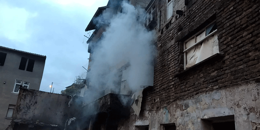 Metruk binada yangın