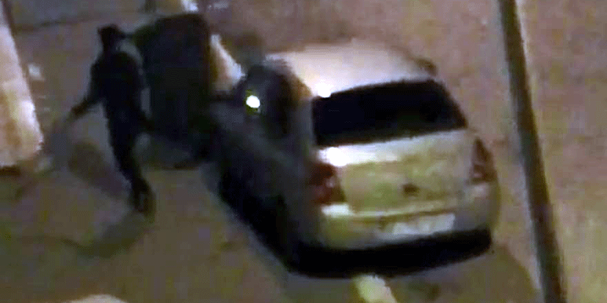 Odunla iş yerleri ve araçların camlarını kırdı