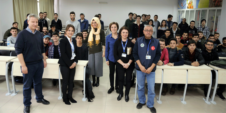 Üniversitelilerden eğitim teşekkürü