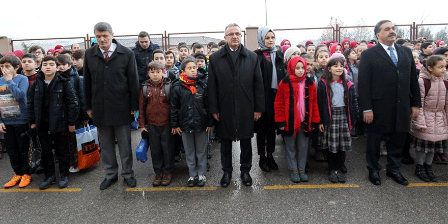 Bayrak Törenine katıldılar