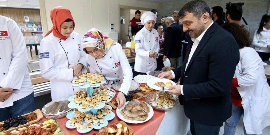 Engelli gençler yiyecek hazırladı