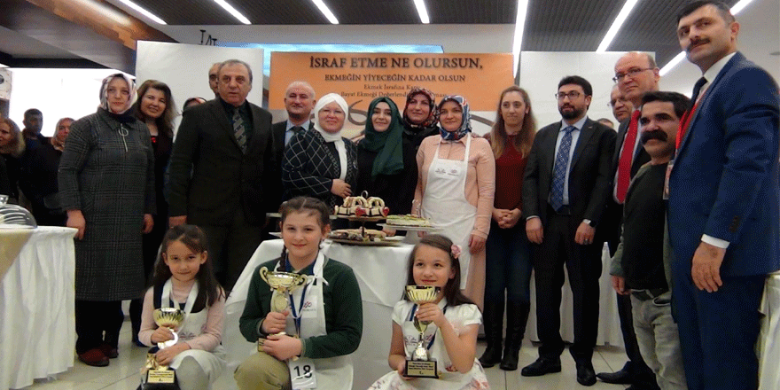 Bayat ekmekten yemek yaparak yarıştılar