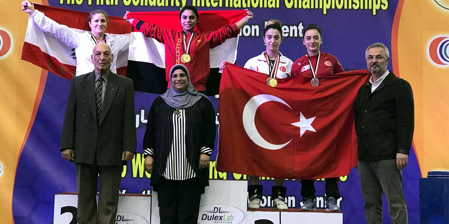 Berfin, Mısırdan iki madalya ile dönüyor