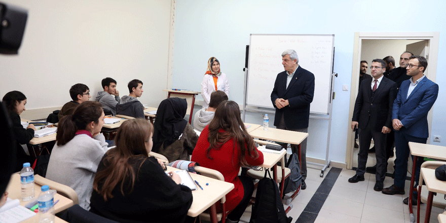 Karaosmanoğlu’ndan okul ziyareti