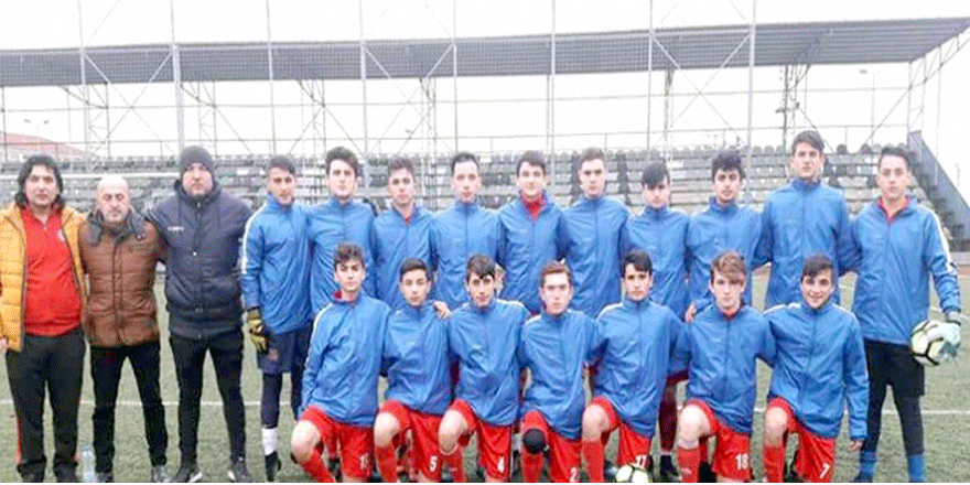 Gençler bir birine girdi