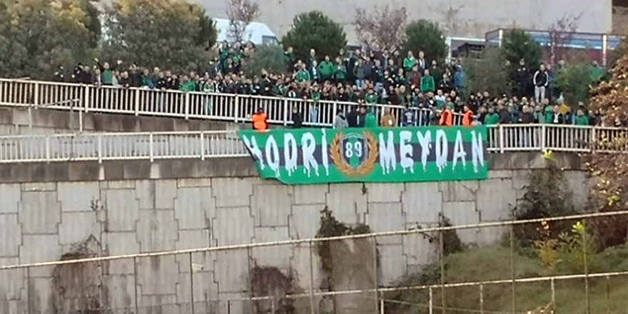 Taraftar maçı dışarıdan izledi