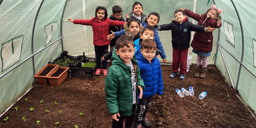 Miniklerin bitki yetiştirme heyecanı