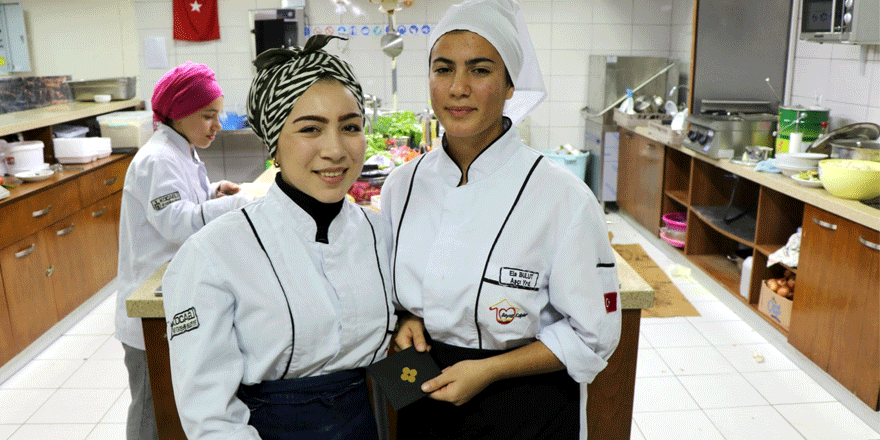 En güzel yemeği Funda ile Ela yaptı