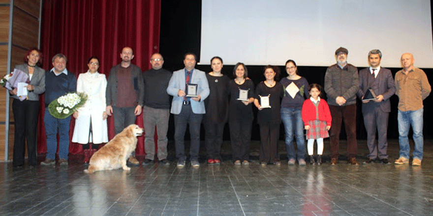 Şarkılar patilerin klinik giderleri için söylenecek