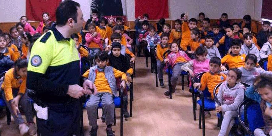 Öğrencilere trafik eğitimi verildi