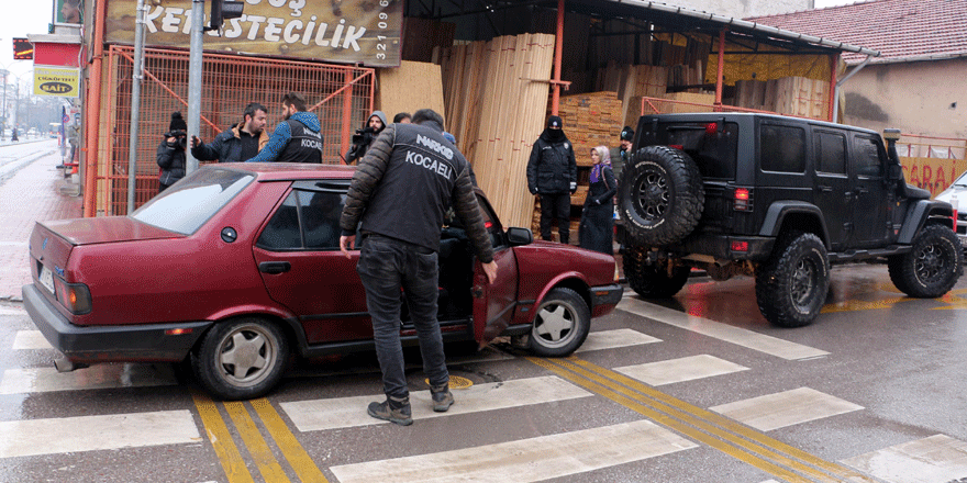 Narkotik polisleri okul çevrelerinde kontrol yaptı