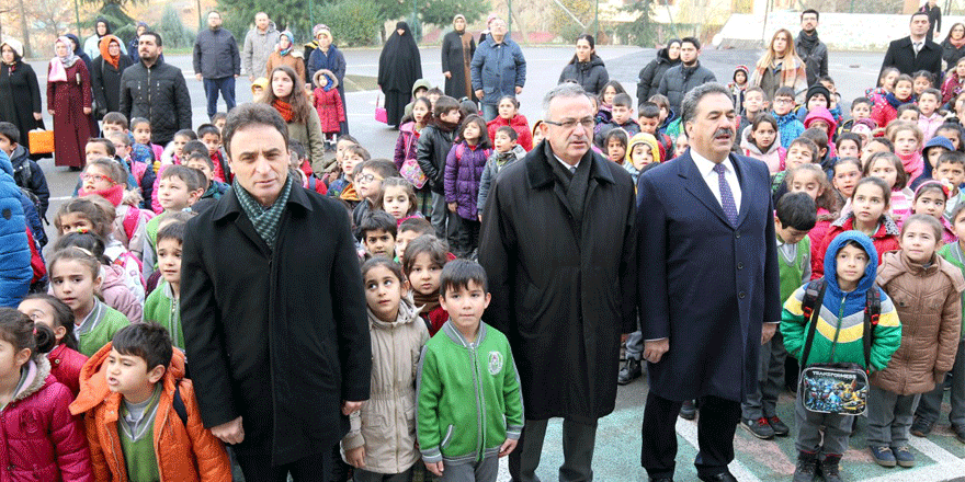 Özel Çocukların bayrak törenine katıldılar