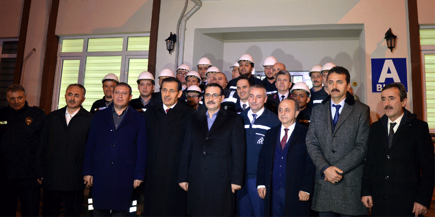 Bakan Dönmez yeni yılı  SEDAŞ ekibiyle karşıladı