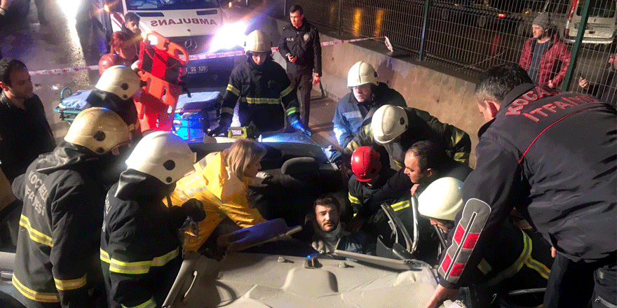 Otomobil beton bariyere çarptı: 4 yaralı