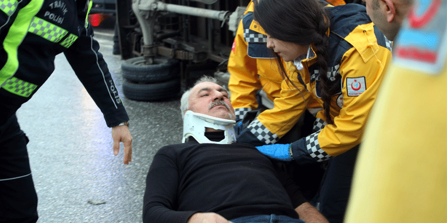 Kamyonet devrildi, sürücü yaralandı  