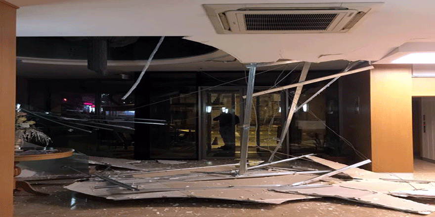 Otelin asma tavanı çöktü