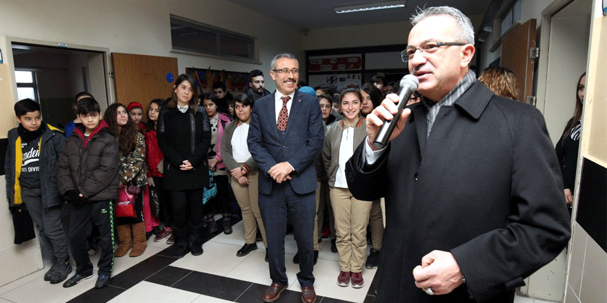Farabi İlköğretim Okulunda bayrak töreni