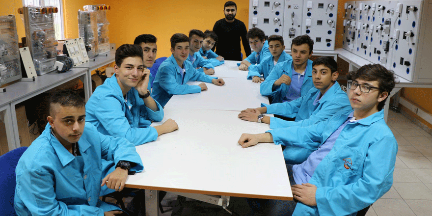 Beyaz Kalpler öğrencilerine eğitim