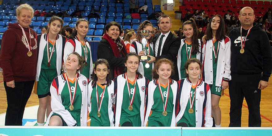 Yıldız kızlarda Şampiyon 50.Yıl Cumhuriyet