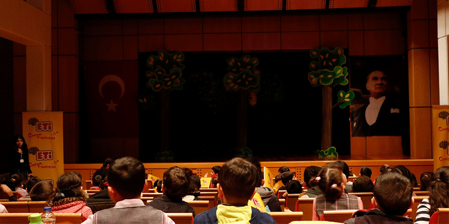 GOSB’da çocuk tiyatrosu sahnelendi