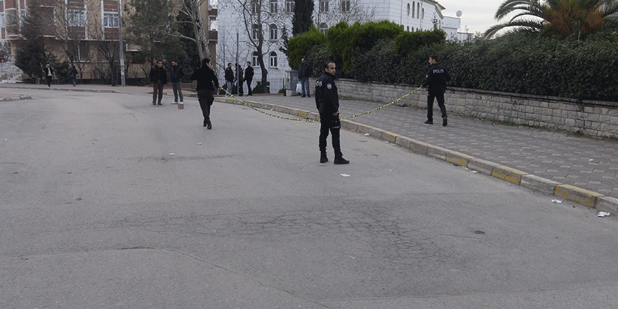 Akrabasına kurşun yağdırdı