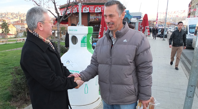 Yılmaz’dan işçilere simitle günaydın