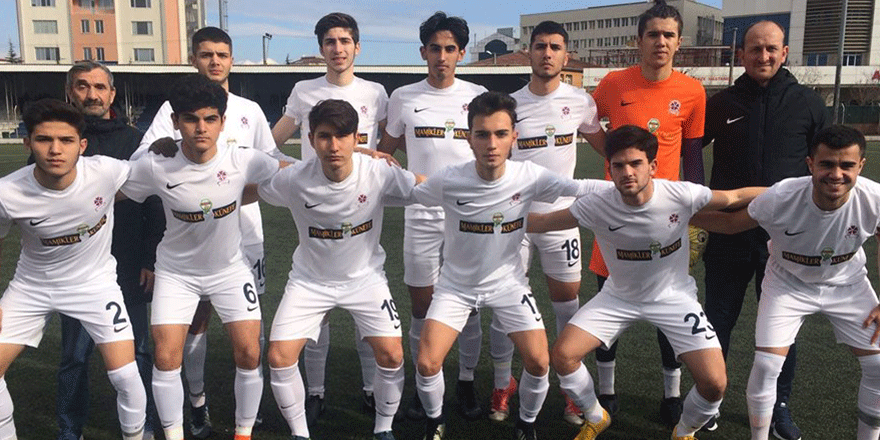 GENÇLER GÖZ KAMAŞTIRIYOR