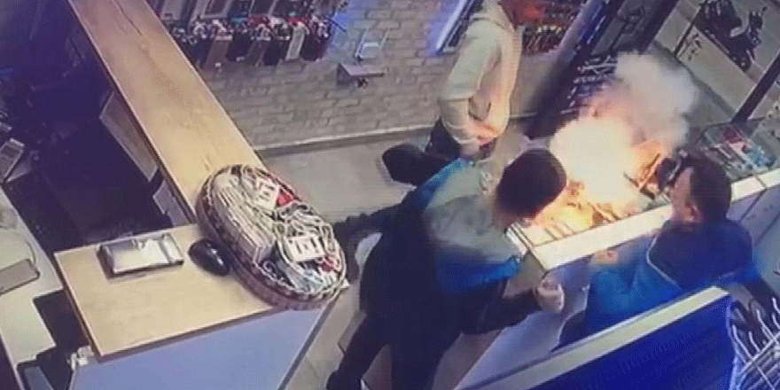 Tamire getirilen telefon patladı!