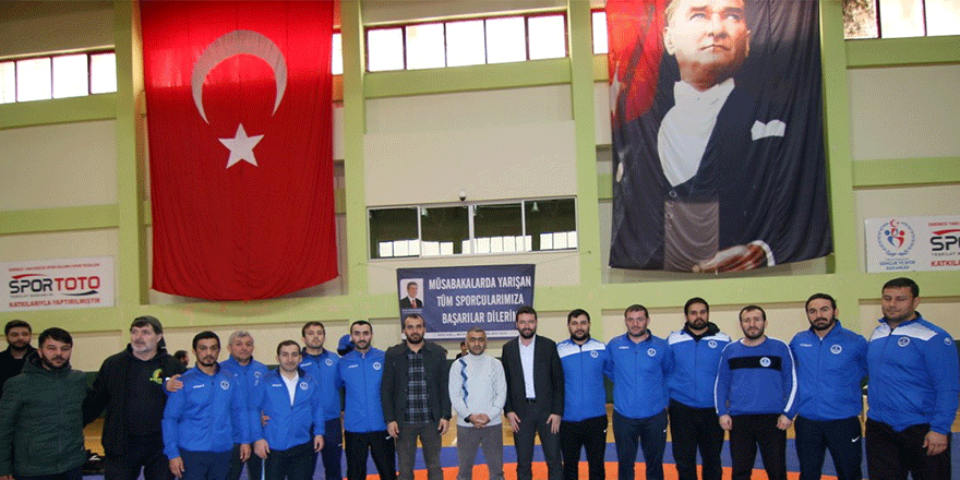 Minik güreşçiler turnuvada buluştu