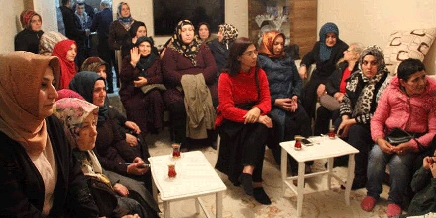 Turist otobüsü gibi. Pahalı ama kalitesiz