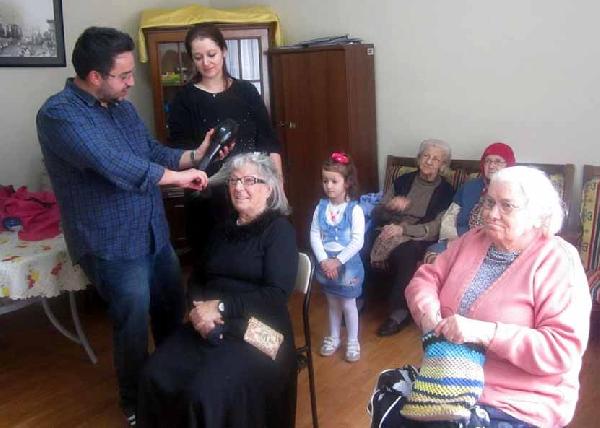 Huzurevindeki kadınlar unutulmadı