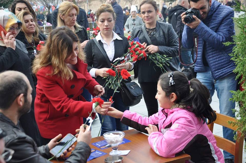 SERAP ÇAKIR RÜZGARI ESİYOR