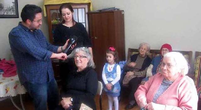Huzurevi sakinleri, yılbaşını erken kutladı