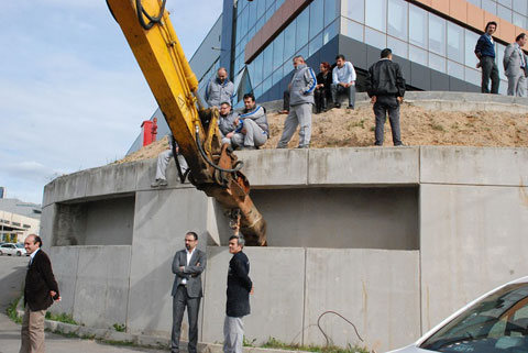 İşçiler yıkıma izin vermedi