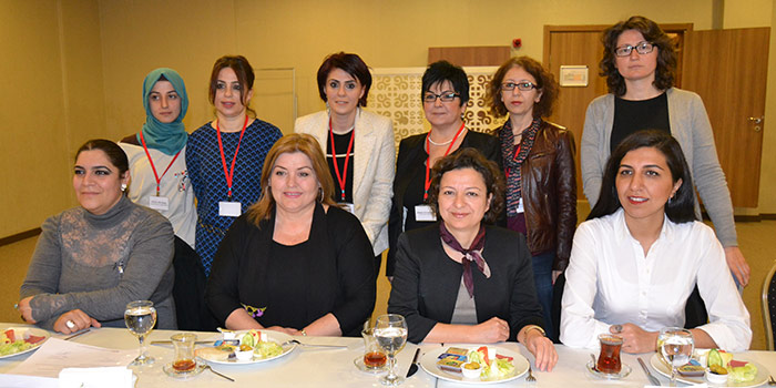 KA-DER kadın adaylara sözleşme imzalattı