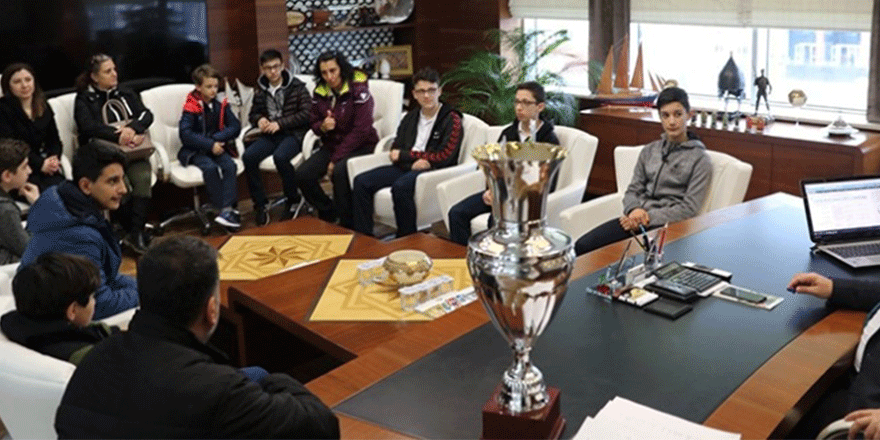 Başkan Baran şampiyonları ağırladı