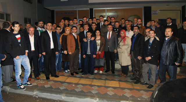 Demirci, genç seçmenlerle buluştu