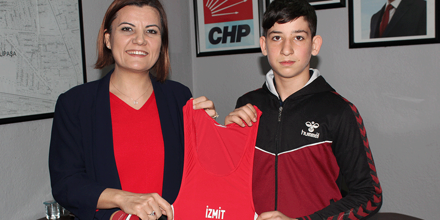 İzmit Belediyesi şampiyon güreşçinin sözleşmesini neden iptal etti