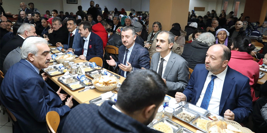 Cemevi’nde oruç açtı