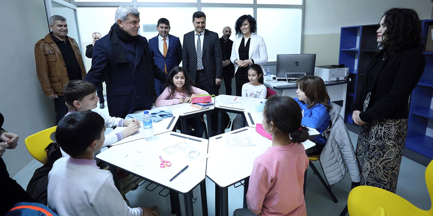 Karaosmanoğlu çocuklarla buluştu