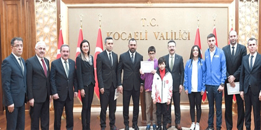 Hamza Yerlikaya başarılı öğretmen ve öğrencileri kutladı