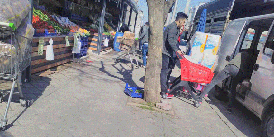 Kaldırım ve yolu kapatıyor, yasak tanımıyor!