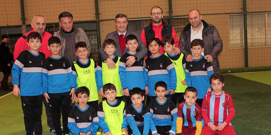 Recep Dursun Trabzonsporlu miniklerle