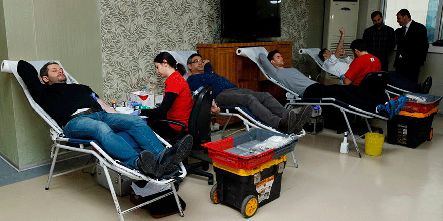 Büyükşehir personelinden Kızılay’a kan bağışı