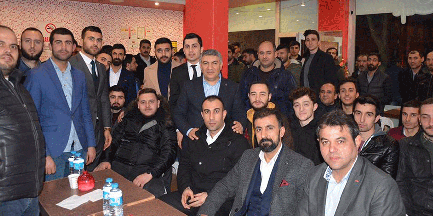 Maaşını burs olarak dağıtacak   