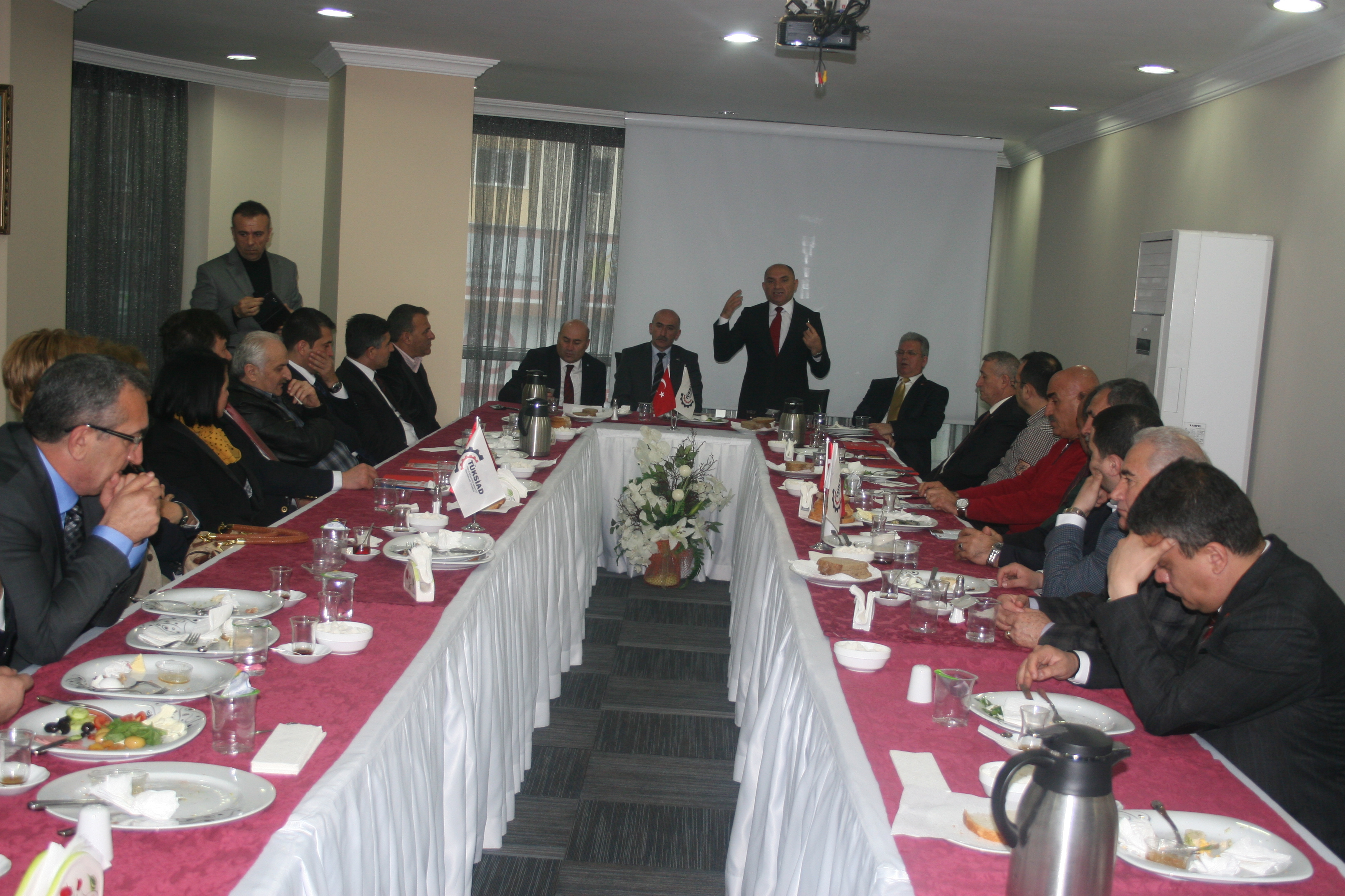 Tarhan, “Çarpık sanayileşmenin önüne geçeceğiz”