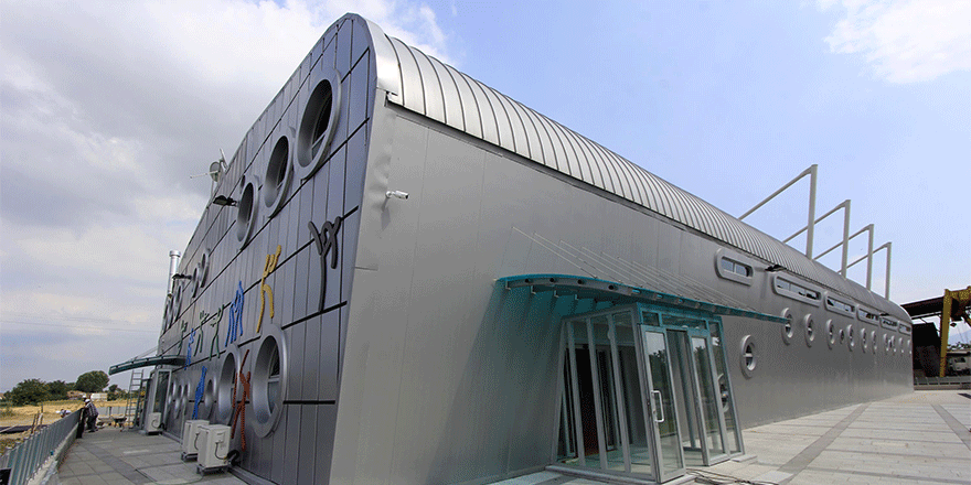 Orhangazi Spor Salonu’nun etrafı çeliklerle çevrildi