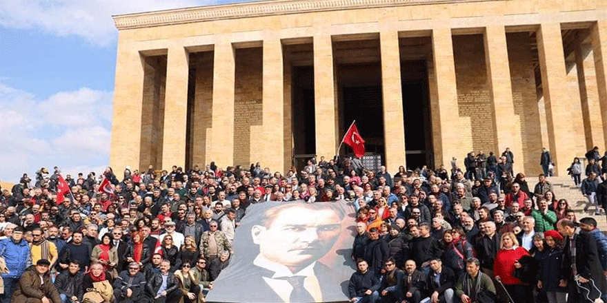 Emekçi hakkını arayamasın diye  konan OHAL yasağını çöpe attılar